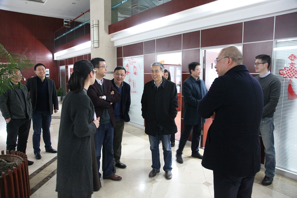 集團公司領(lǐng)導(dǎo)新年上班第一天走訪慰問干部員工