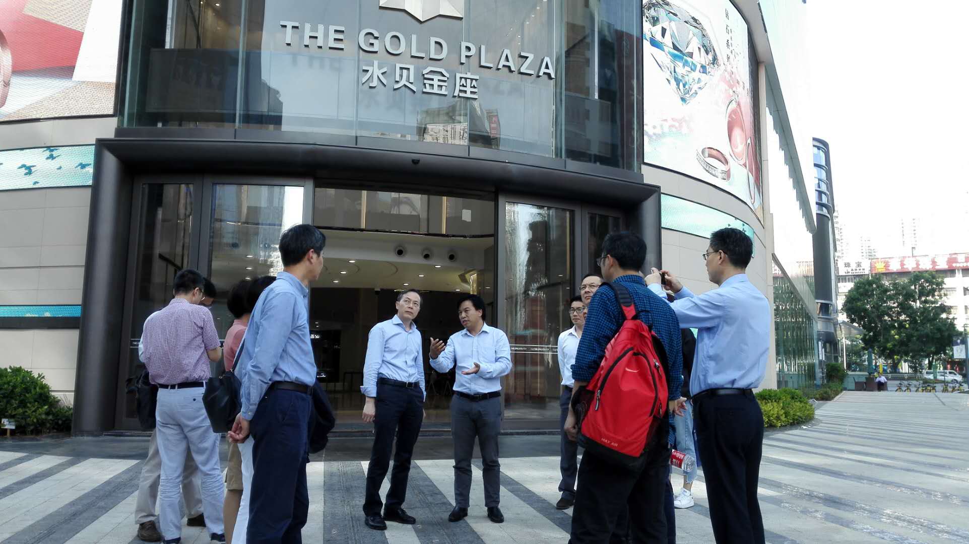 集團(tuán)公司黨委書記、總經(jīng)理虞岳明帶隊(duì)考察深圳工藝美術(shù)行業(yè)