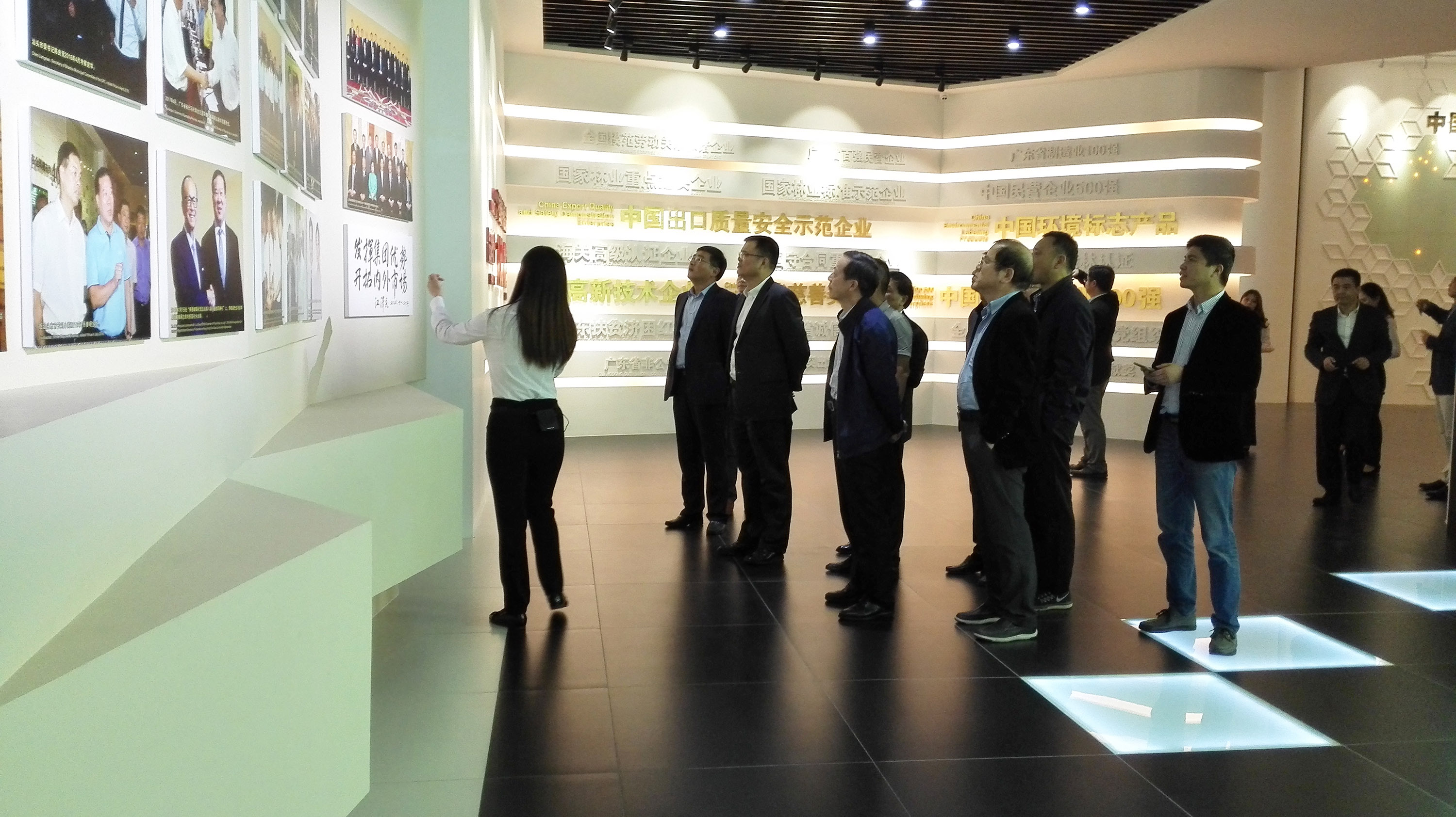 集團公司黨委書記、總經(jīng)理虞岳明一行赴宜華集團洽談合作