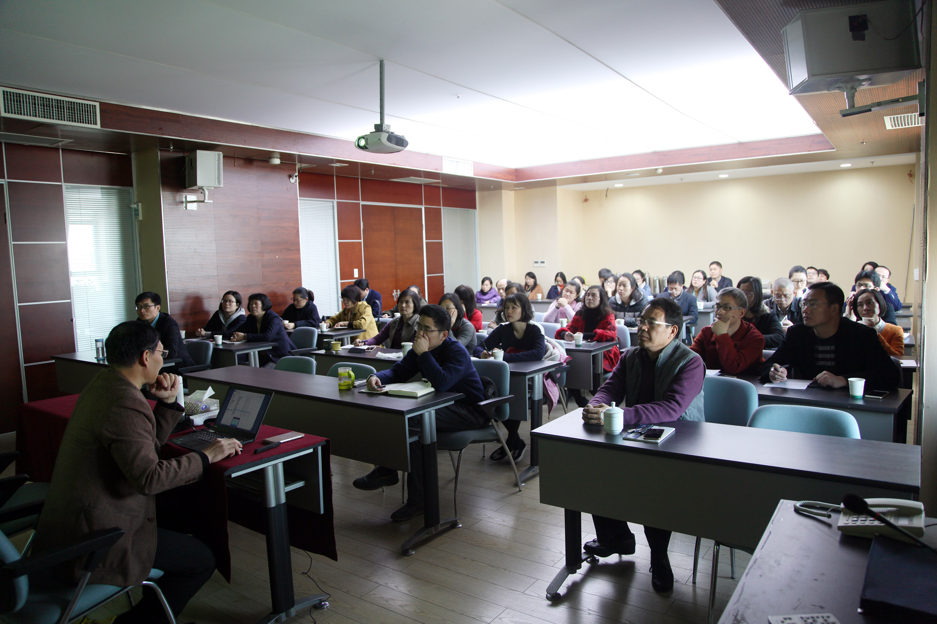 提升財務(wù)專業(yè)技能，助力“雙輪驅(qū)動”戰(zhàn)略——集團公司舉辦財務(wù)培訓(xùn)會議