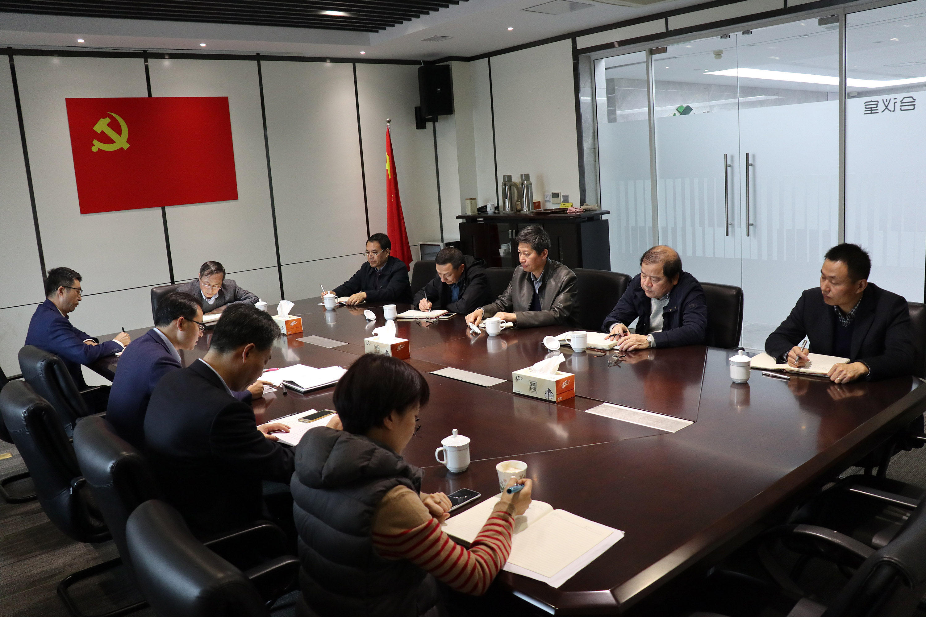 集團公司召開黨委理論中心組學(xué)習(xí)會