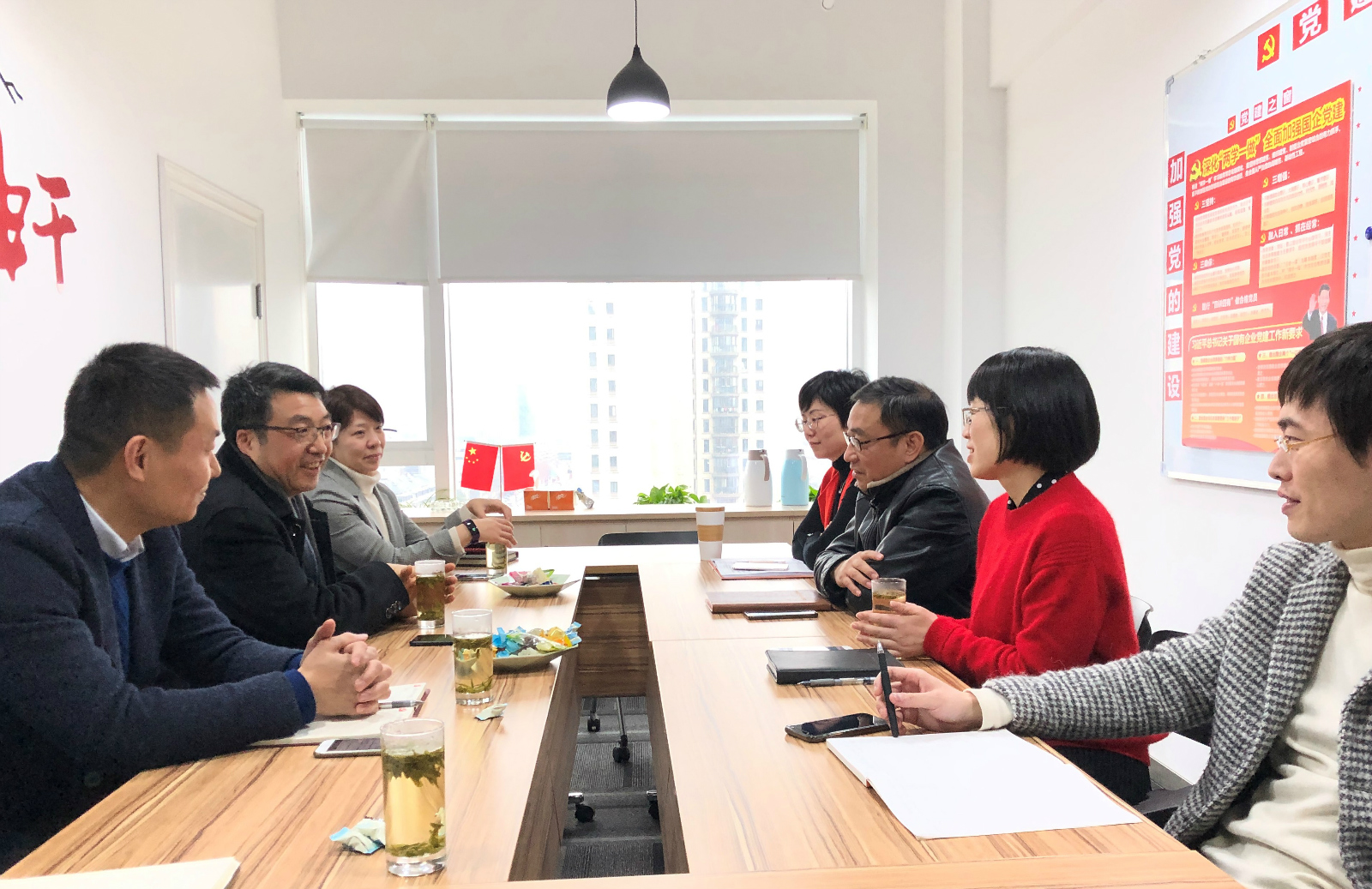 集團(tuán)領(lǐng)導(dǎo)帶隊(duì)來(lái)典當(dāng)公司送2019開(kāi)年慰問(wèn)