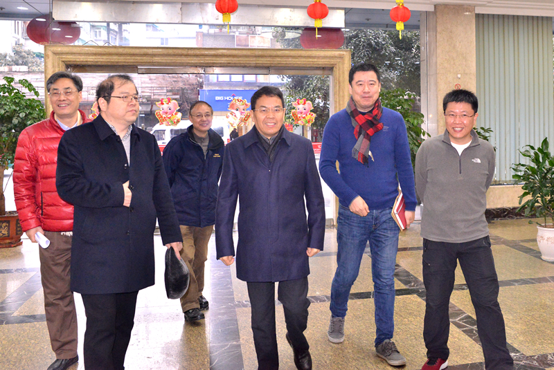 省二輕領(lǐng)導(dǎo)走訪慰問(wèn)  公司領(lǐng)導(dǎo)喜迎眾員工