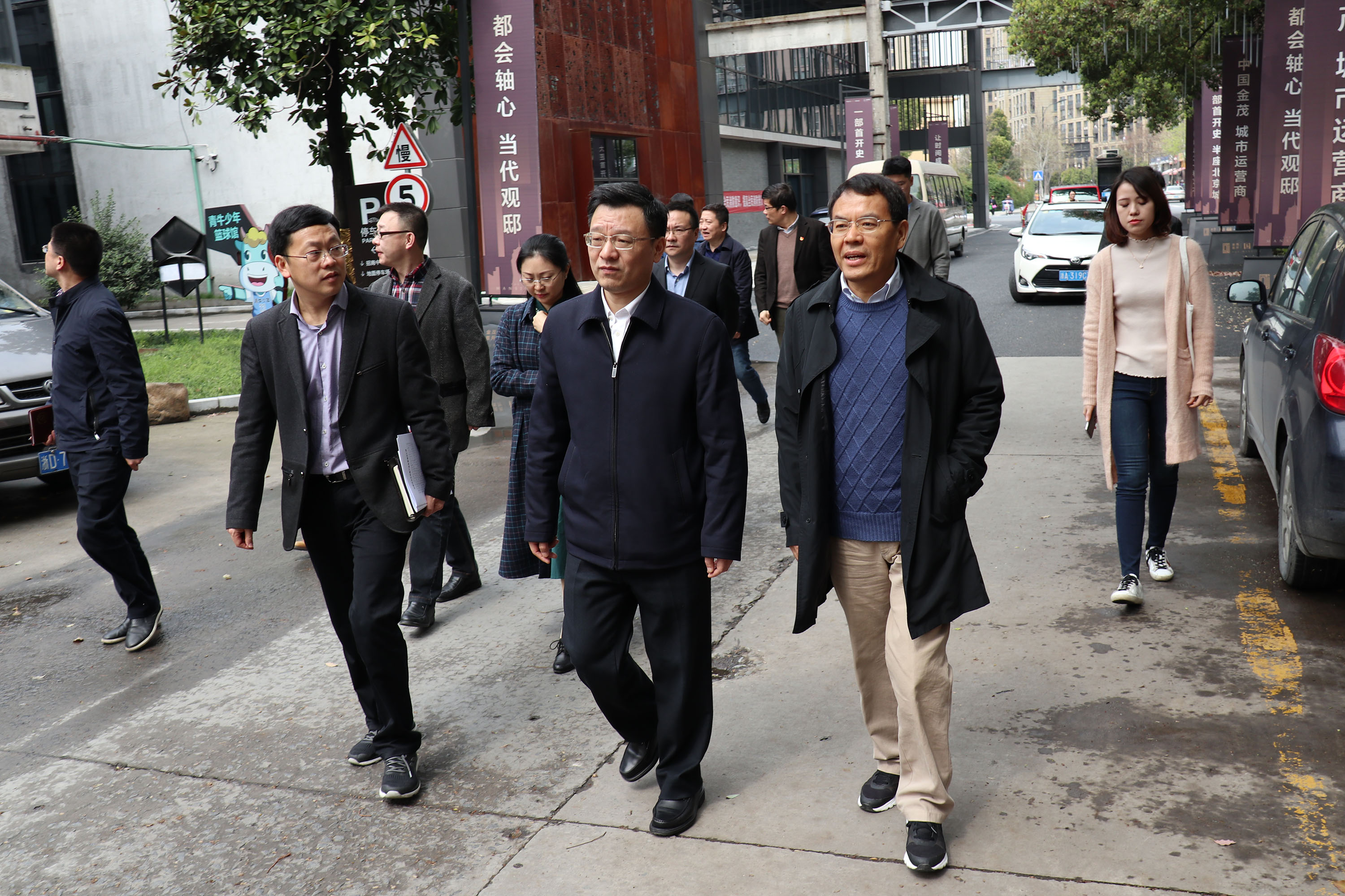 拱墅區(qū)區(qū)委書(shū)記朱建明一行蒞臨信聯(lián)文創(chuàng)園調(diào)研考察