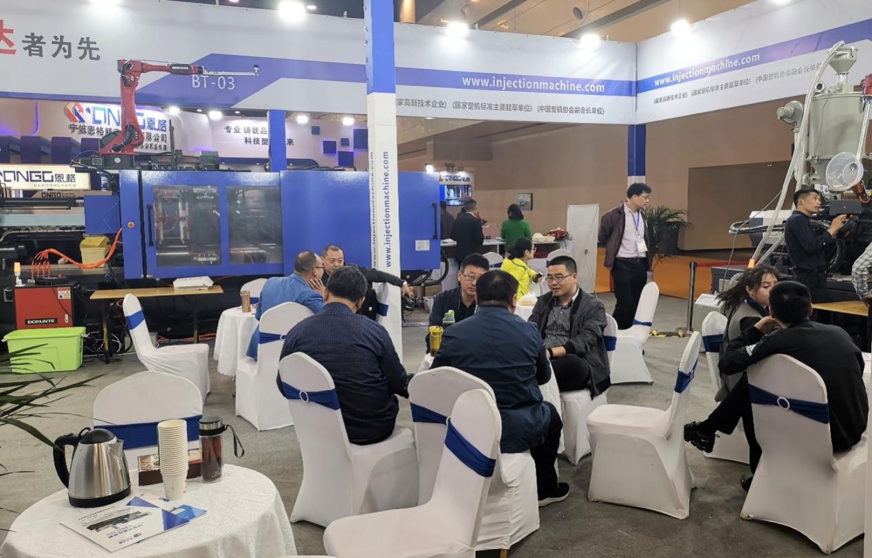 重振申達(dá) 揚帆起航 —— 申達(dá)機器攜兩款拳頭產(chǎn)品全新亮相第九屆中國（鄭州）塑料產(chǎn)業(yè)博覽會