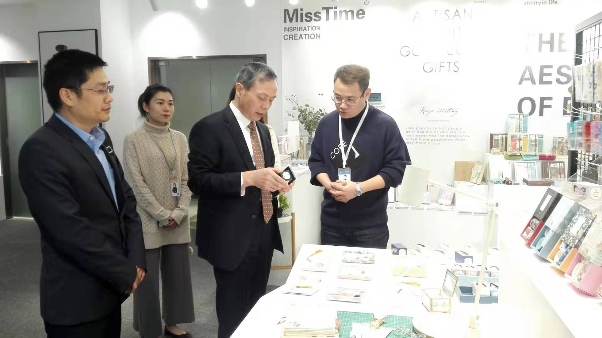 集團(tuán)公司黨委書(shū)記、董事長(zhǎng)虞岳明赴拾光藝創(chuàng)調(diào)研