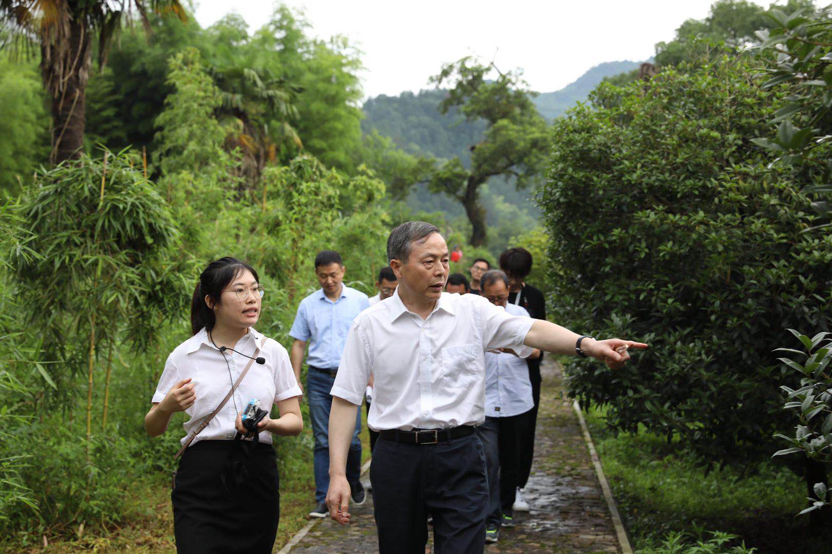 省二輕集團(tuán)“村企結(jié)對(duì)”助力消薄走出新路子！