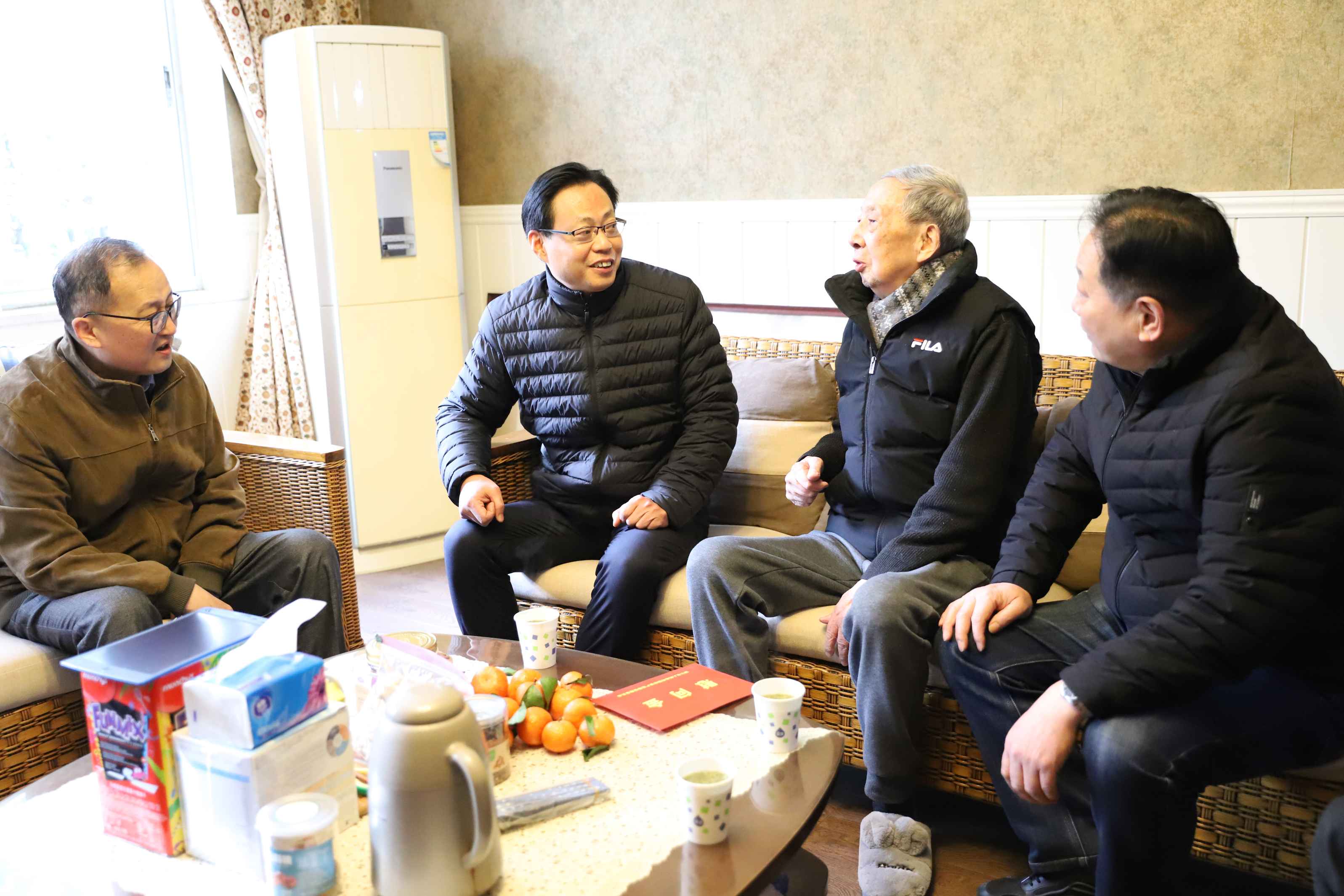 省國資委黨委委員、副主任劉盛輝到省二輕集團開展年度黨建工作檢查考核和“三服務(wù)”活動