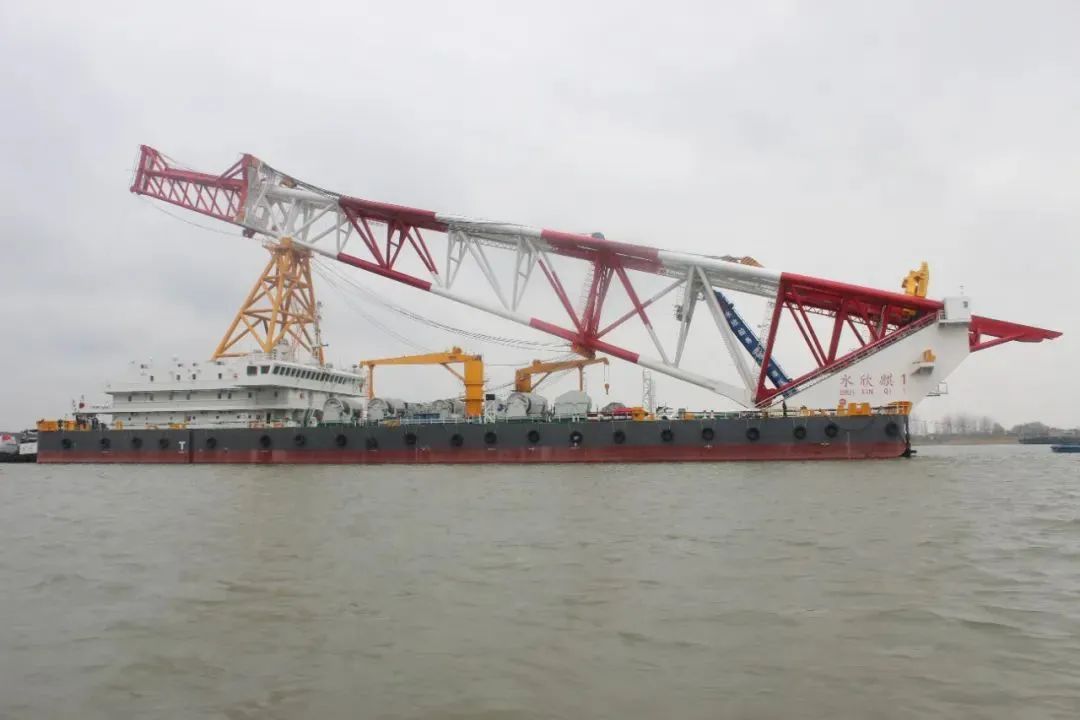 超大型專用打樁船號(hào)交付 省二輕集團(tuán)國瑞科技公司配備全船套電氣設(shè)備