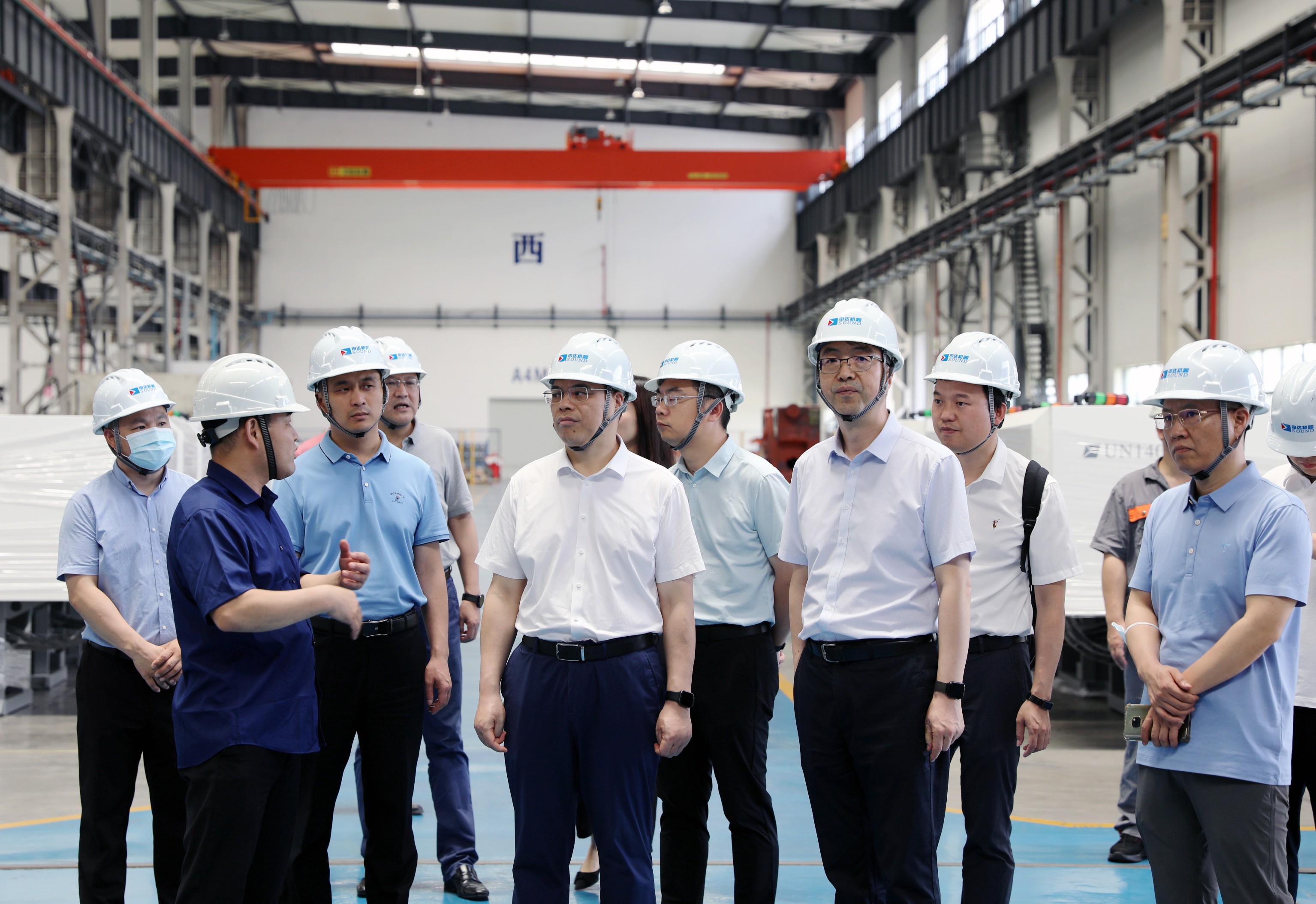 省經(jīng)信廳黨組成員、副廳長葉健松一行赴申達機器公司開展調(diào)研和“三服務(wù)”