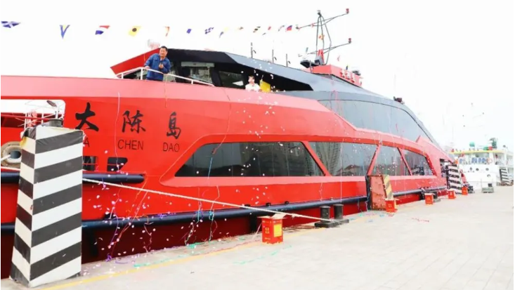 “大陳島”號豪華客輪抵達(dá)椒江，省二輕集團國瑞科技公司配套全船套電氣設(shè)備