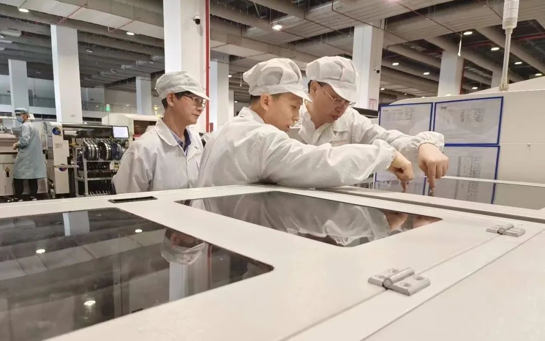 集團(tuán)公司黨委書記、董事長(zhǎng)楊勝杰一行赴紫光恒越調(diào)研智能工廠