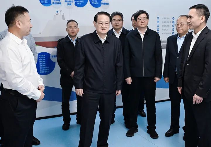 易煉紅調研省二輕集團省機電集團：牢牢抓住科技創(chuàng)新這個“牛鼻子”在推動高質量發(fā)展上展現(xiàn)國企更大擔當作為