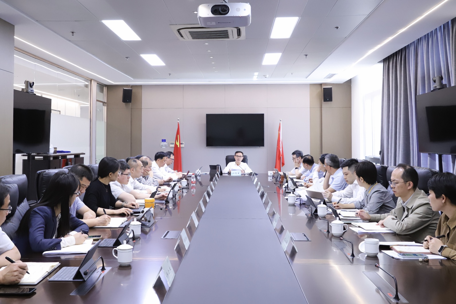 省二輕集團(tuán)傳達(dá)學(xué)習(xí)習(xí)近平總書記有關(guān)加強(qiáng)文化遺產(chǎn)保護(hù)傳承弘揚(yáng)中華優(yōu)秀傳統(tǒng)文化的重要論述精神