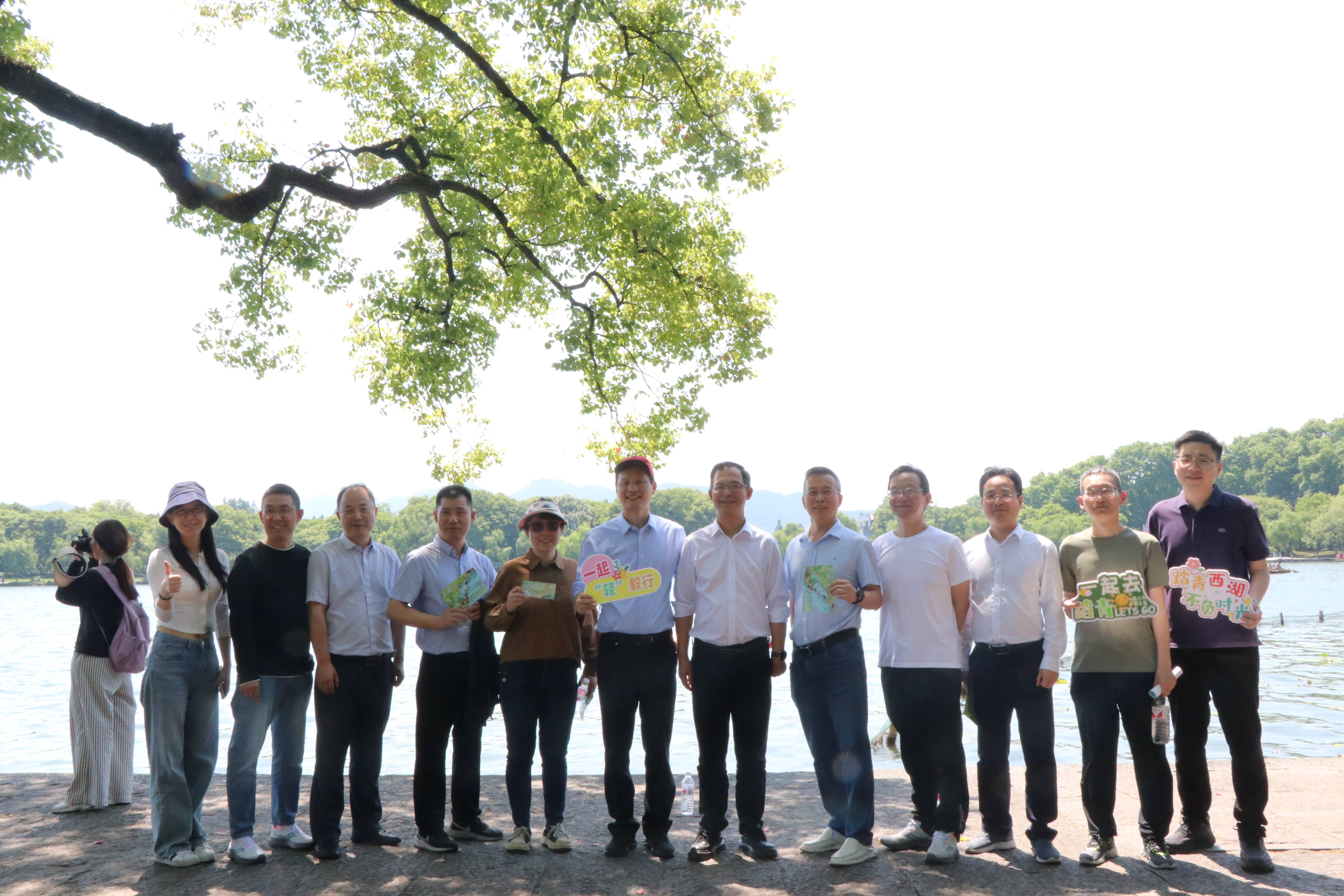 踏青西湖，不負(fù)時(shí)光丨省二輕集團(tuán)開展“輕”毅行活動(dòng)