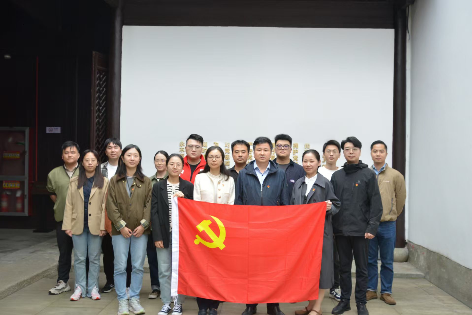 融資租賃公司黨支部開展“尋訪總書記足跡，深挖理論與實踐‘富礦’”主題黨日活動