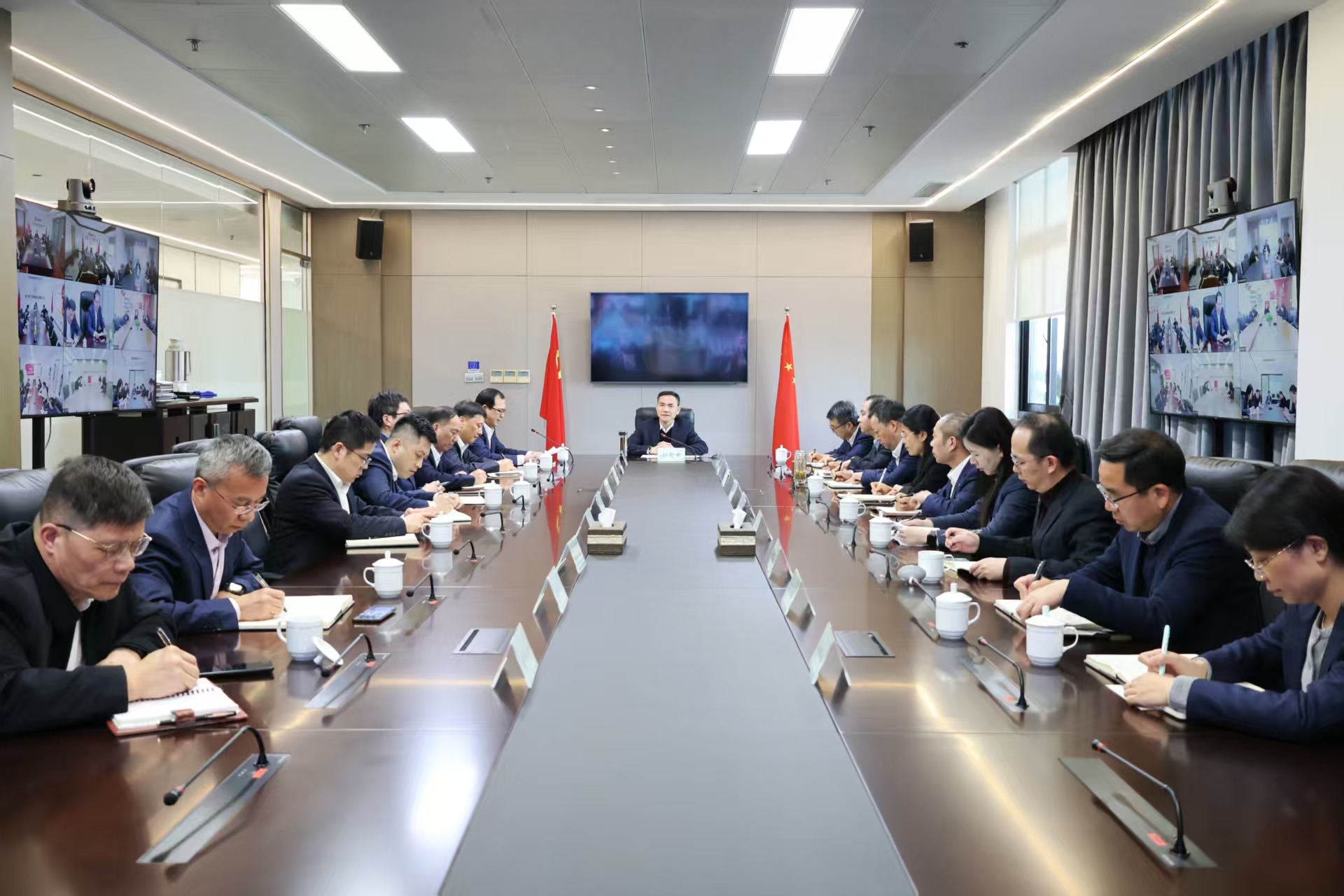 省二輕集團(tuán)召開黨委(擴(kuò)大)會議 部署深入貫徹中央八項(xiàng)規(guī)定精神學(xué)習(xí)教育工作