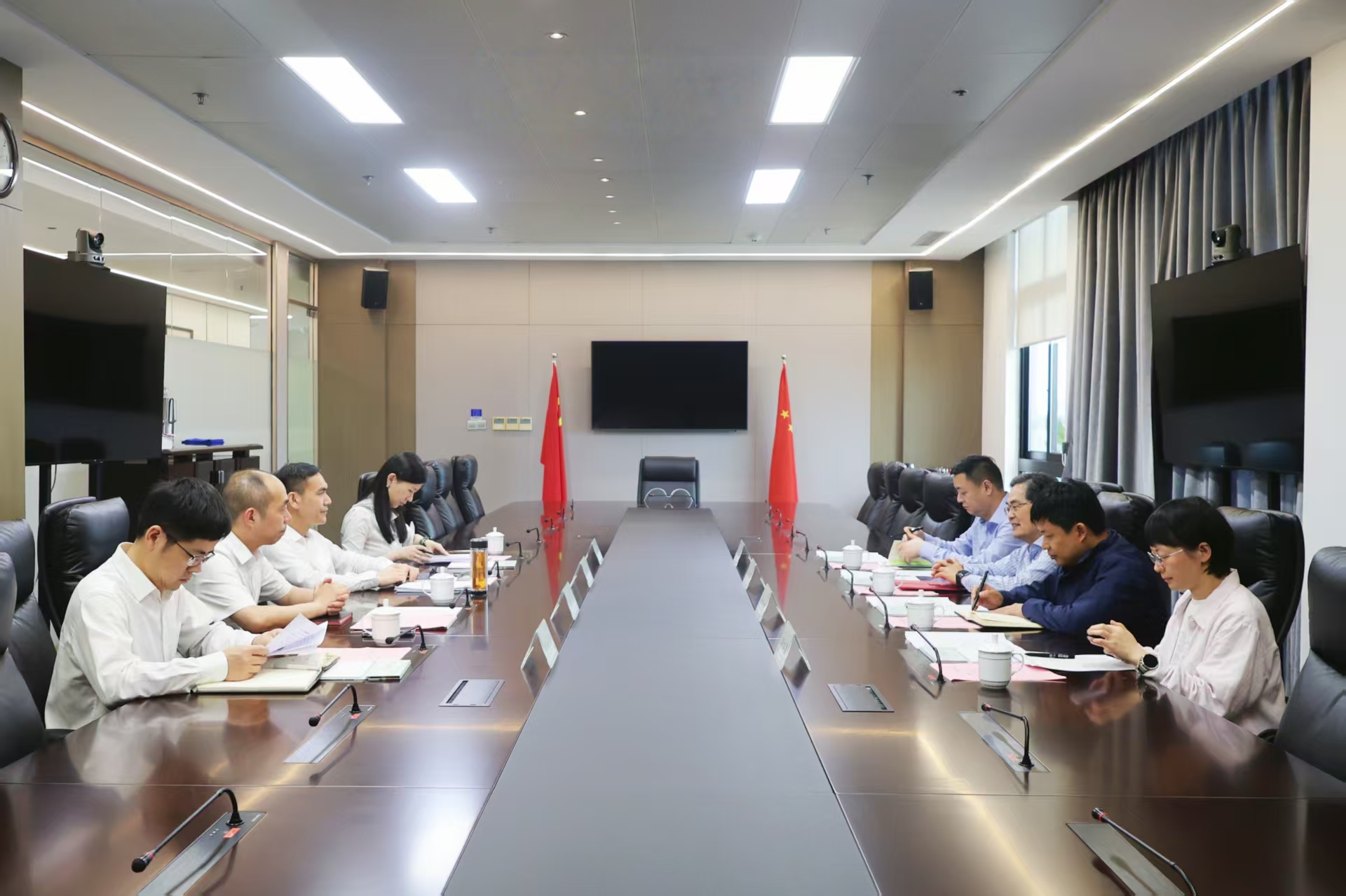 省慈善聯(lián)合總會副會長施利民一行到訪省二輕集團(tuán)